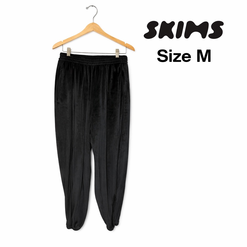 SKIMS Black Velour Jogger Pants Women's Size M Soot Elastic Waist AP-LEG-0887